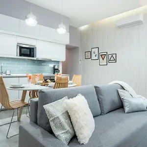 Modern 2 Bedroom With Free Airport Transfer Apartment
